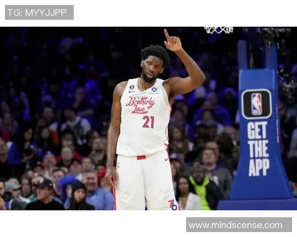 乔尔恩比德如何在NBA赛场上展现统治力与领导才能的完美结合
